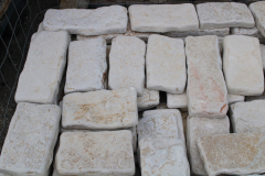 39 Bianco Burattato a lastrame